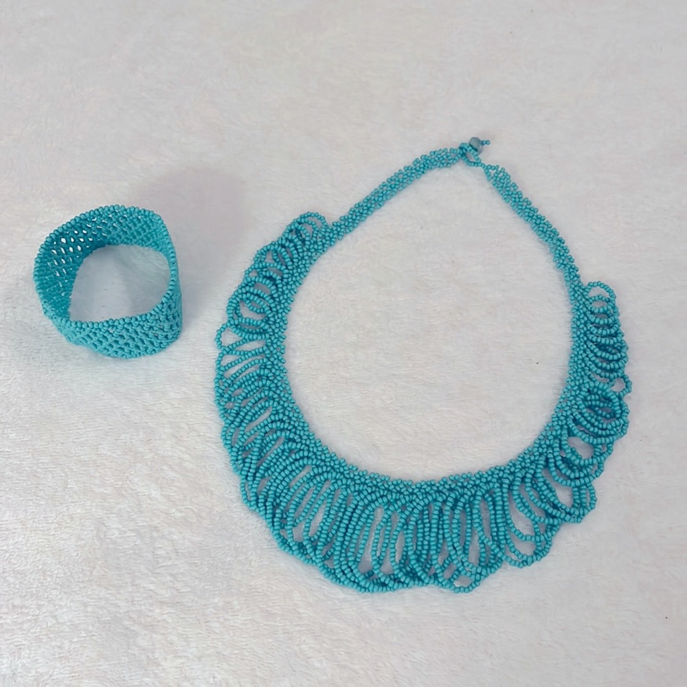 Chakira Necklace and bracelet.